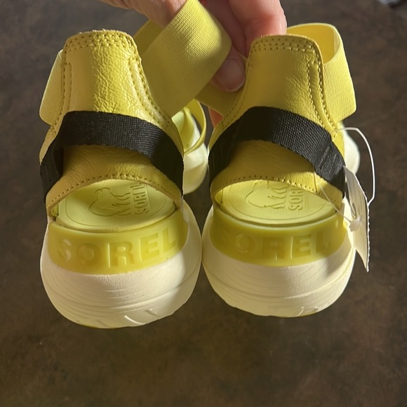 Sorel explorer blitz multi strap neon yellow black  sandals 9 9.5 shoe pull on - Picture 8 of 9